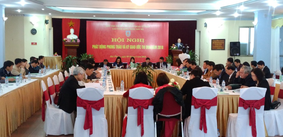 Khối cơ quan Tư pháp Khu vực đồng bằng Bắc bộ và khu vực miền núi phía Bắc sôi nổi ký kết giao ước thi đua năm 2018
