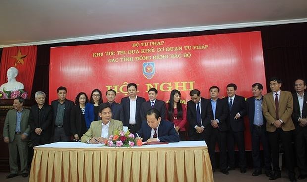 Khối cơ quan Tư pháp Khu vực đồng bằng Bắc bộ và khu vực miền núi phía Bắc sôi nổi ký kết giao ước thi đua năm 2018