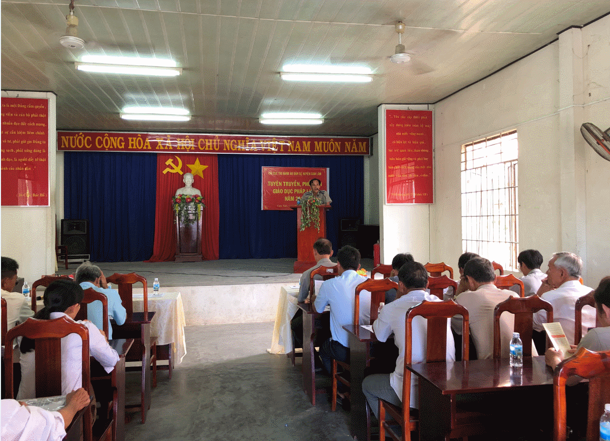 Chi cục Thi hành án dân sự huyện Cam Lâm tổ chức tuyên truyền pháp luật cho người dân xã Cam Tân, huyện Cam Lâm