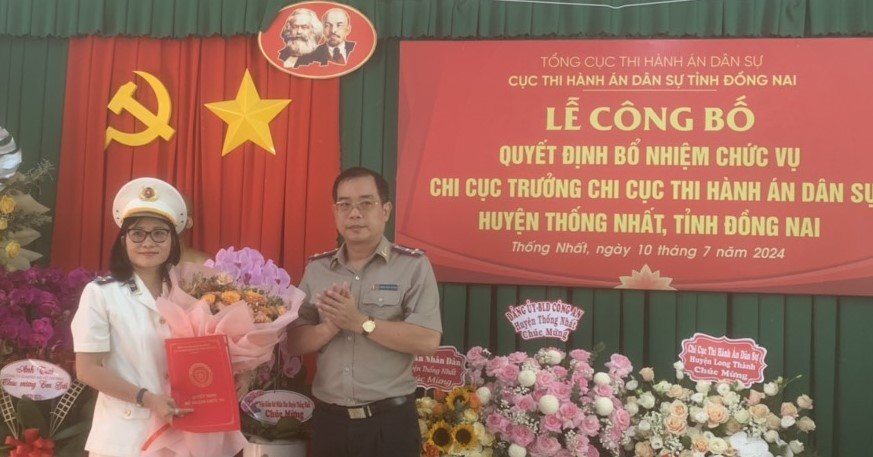 Trao Quyết định bổ nhiệm Chi cục trưởng Chi cục Thi hành án dân sự huyện Thống Nhất, tỉnh Đồng Nai