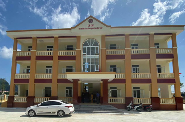 Bàn giao đưa vào sử dụng trụ sở mới Chi cục THADS huyện Cẩm Thủy