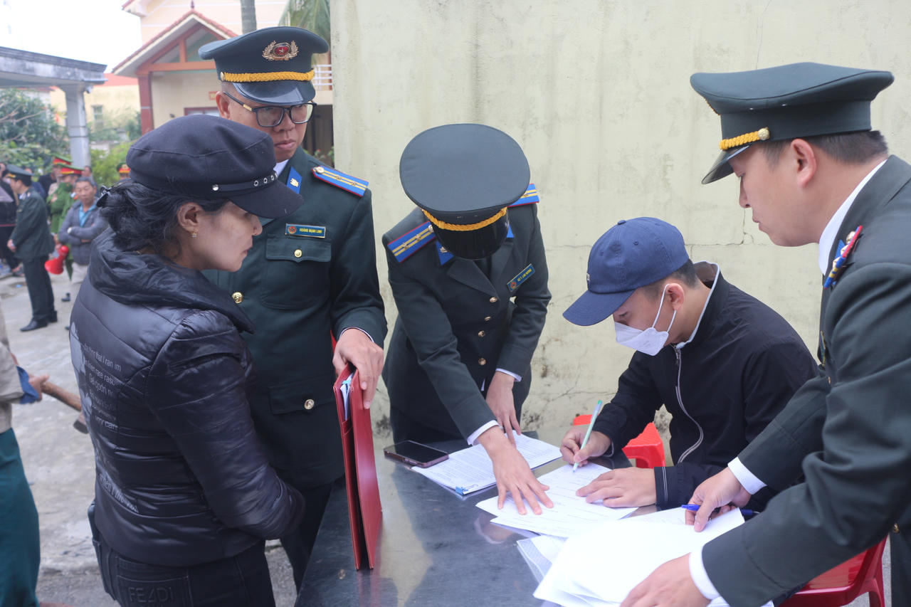 Cơ quan chức năng thực hiện bàn giao tài sản cho người mua trúng đấu giá, bảo đảm đúng trình tự thi hành án dân sự.