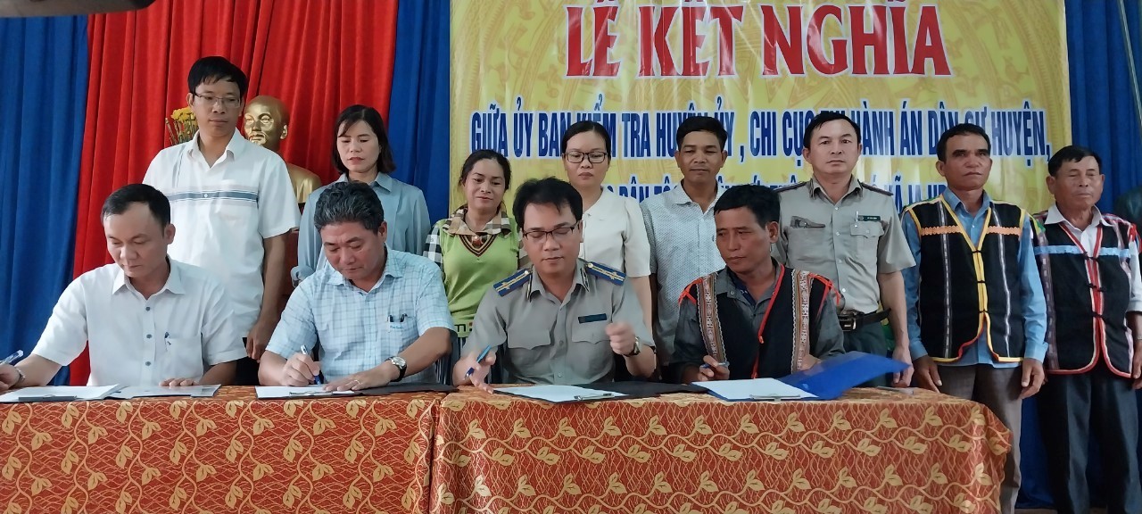 Chi cục Thi hành án dân sự huyện Chư Pưh kết nghĩa với thôn, làng đồng bào dân tộc thiểu số trên địa bàn huyện Chư Pưh