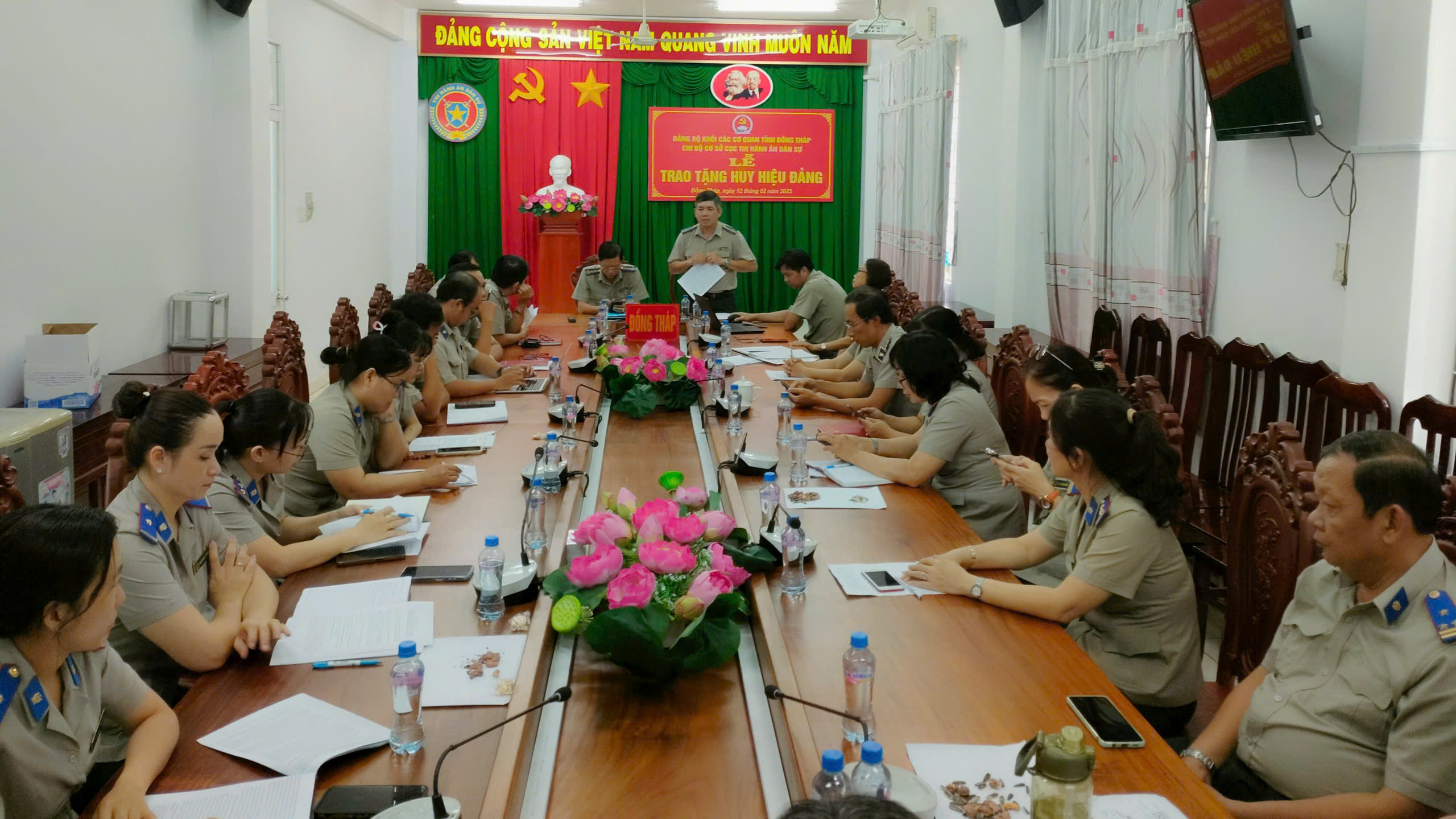 Học tập Chuyên đề năm 2025 “Học tập và làm theo tư tưởng, đạo đức, phong cách Hồ Chí Minh trong nâng cao dân trí, bồi dưỡng nhân tài đáp ứng yêu cầu hội nhập và phát triển”