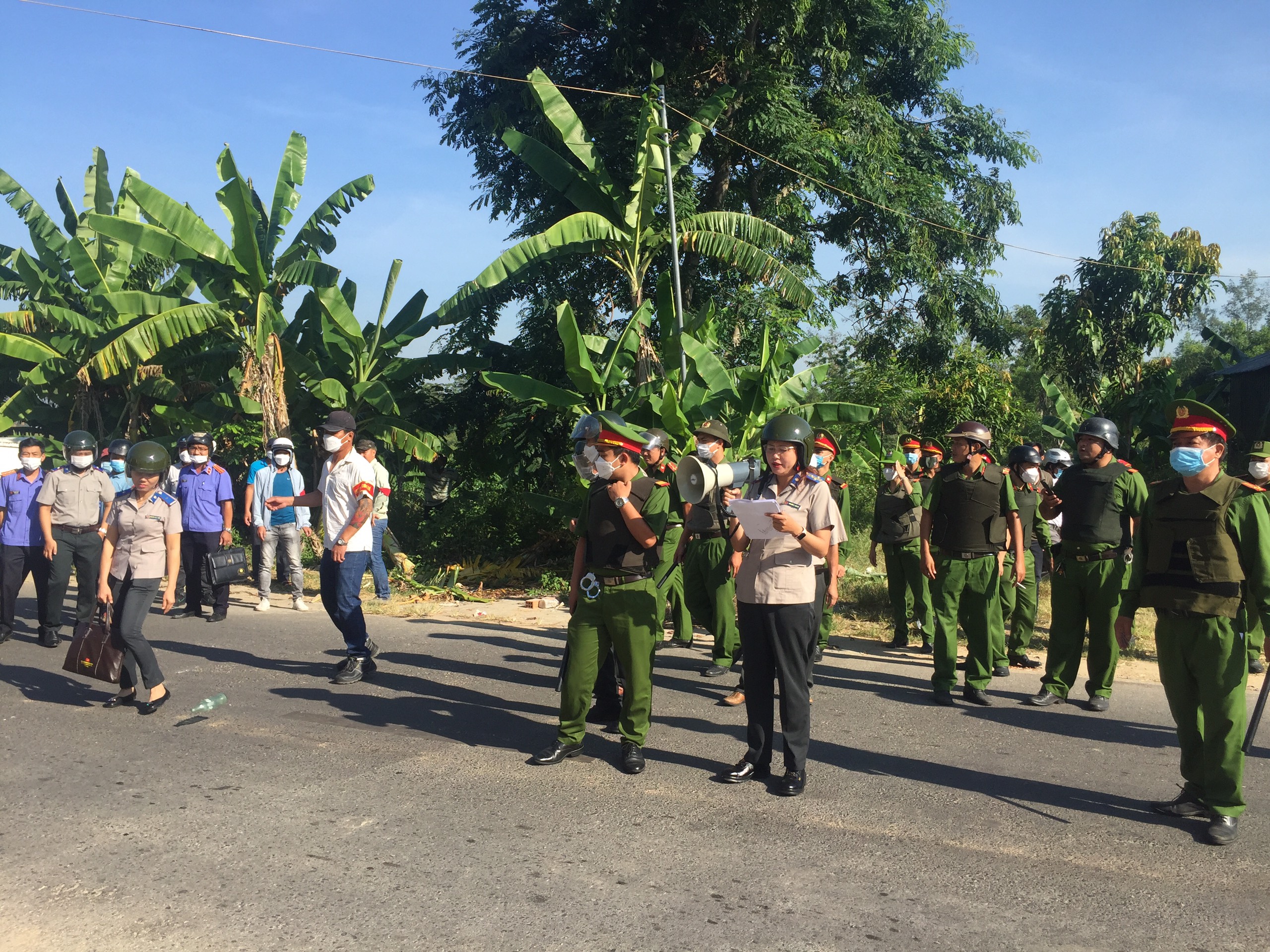 Cục Thi hành án dân sự tỉnh Quảng Ngãi cưỡng chế giao đất