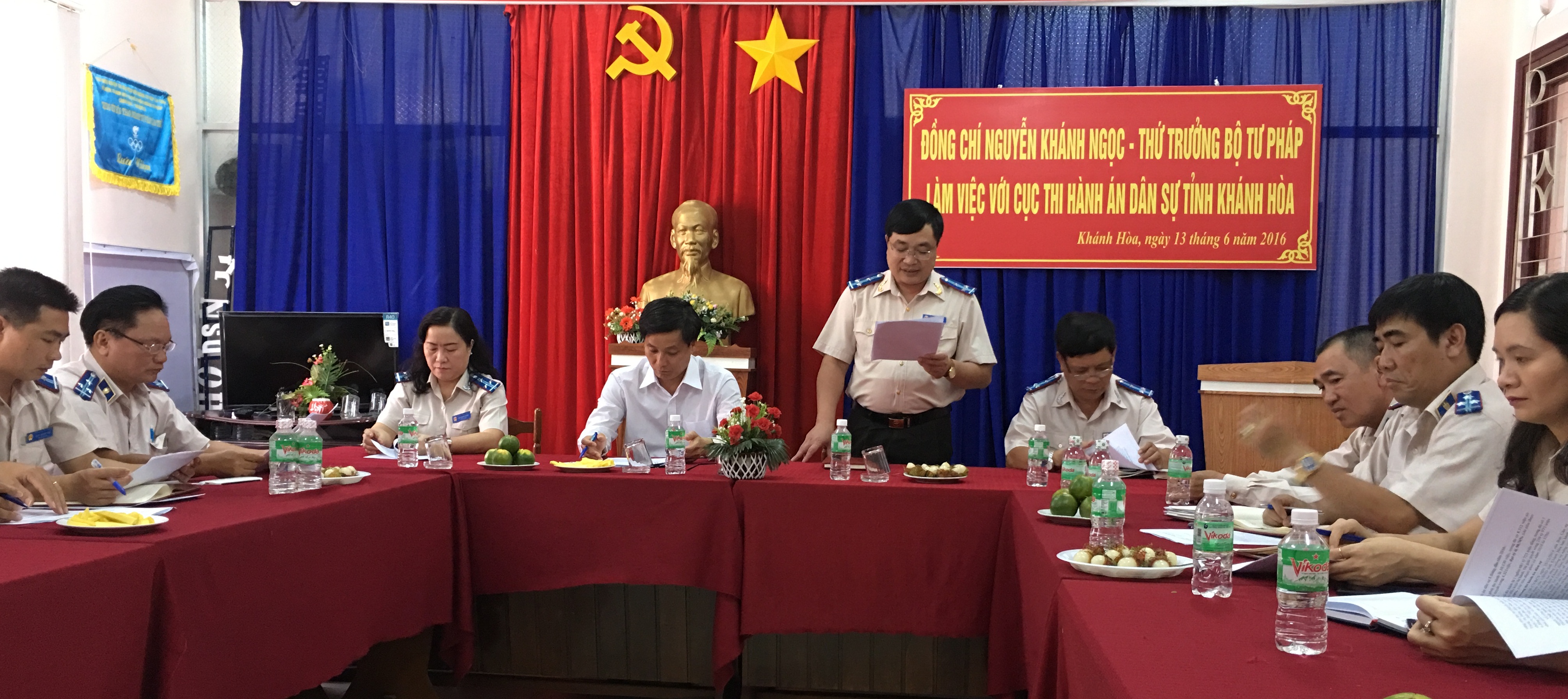 Thứ trưởng Bộ Tư pháp Nguyễn Khánh Ngọc thăm và làm việc tại Cục THADS tỉnh Khánh Hòa