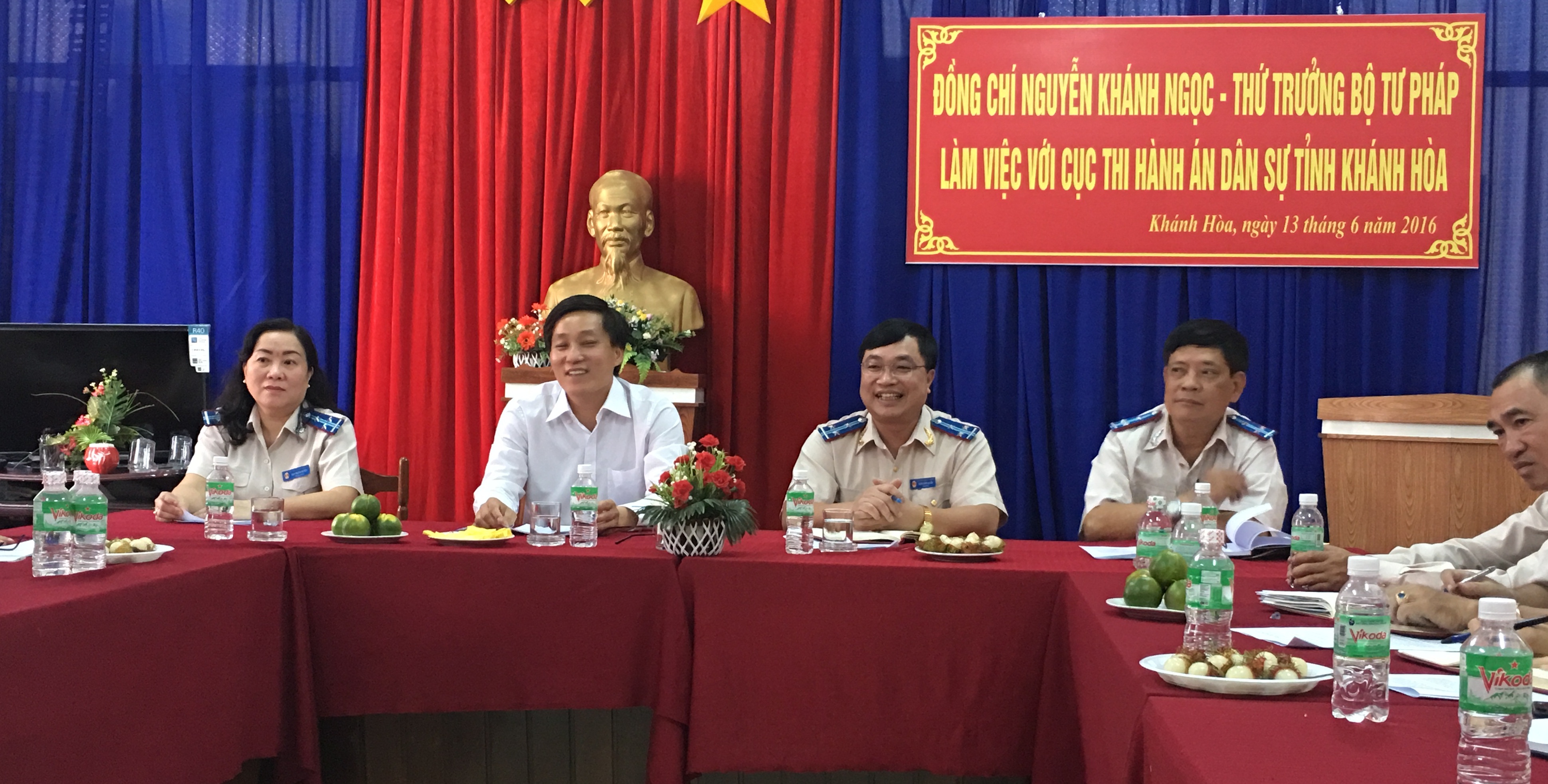 Thứ trưởng Bộ Tư pháp Nguyễn Khánh Ngọc thăm và làm việc tại Cục THADS tỉnh Khánh Hòa