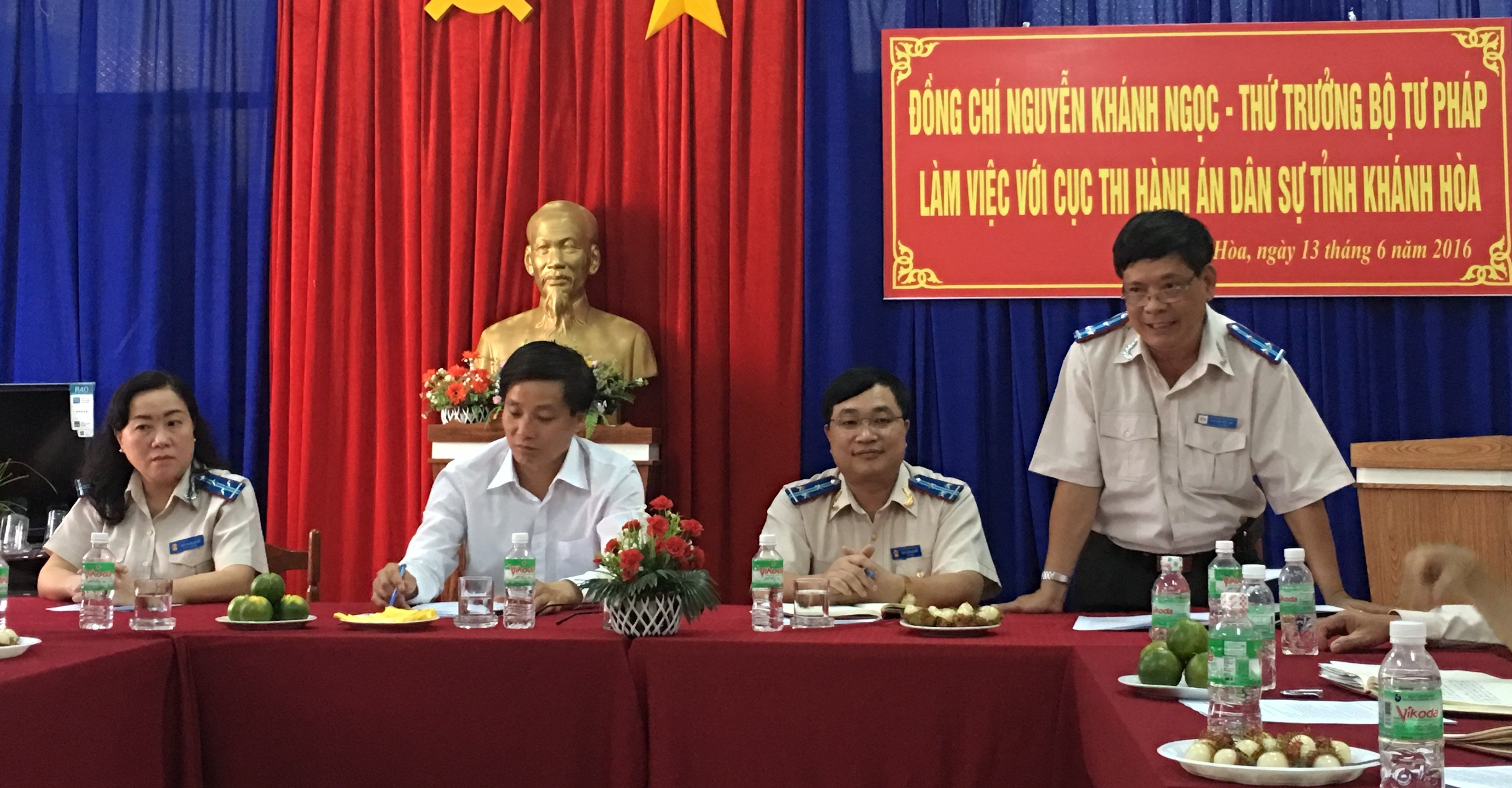 Thứ trưởng Bộ Tư pháp Nguyễn Khánh Ngọc thăm và làm việc tại Cục THADS tỉnh Khánh Hòa