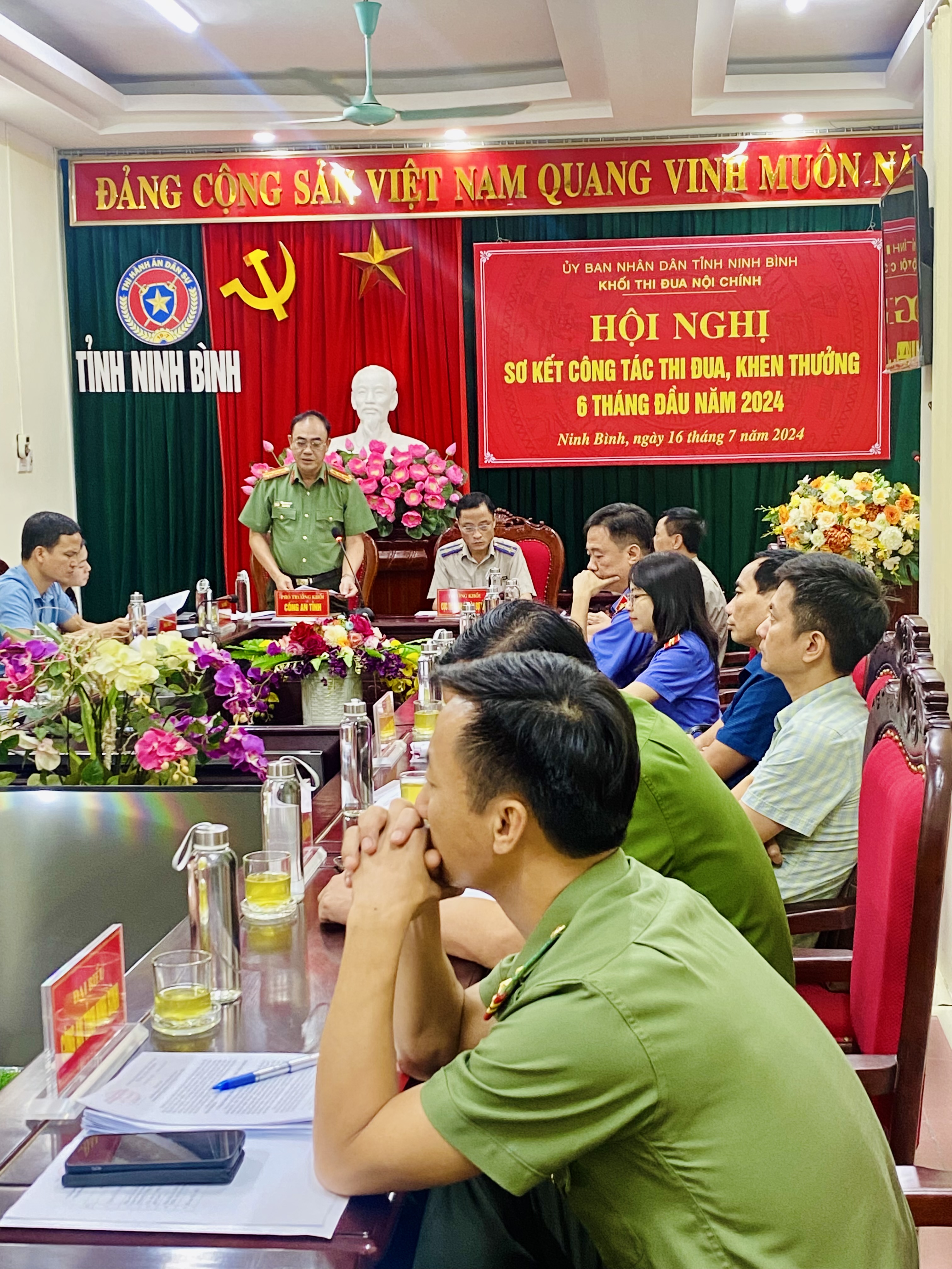 Sơ kết công tác Thi đua, khen thưởng Khối Nội chính tỉnh Ninh Bình 5