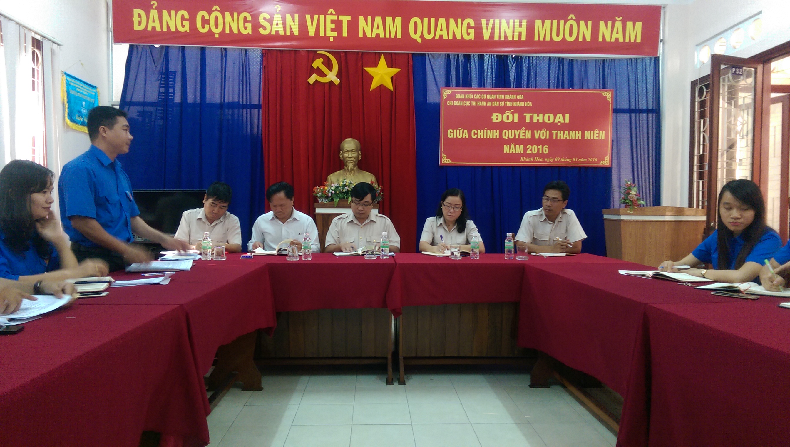 Đối thoại với Đoàn thanh niên