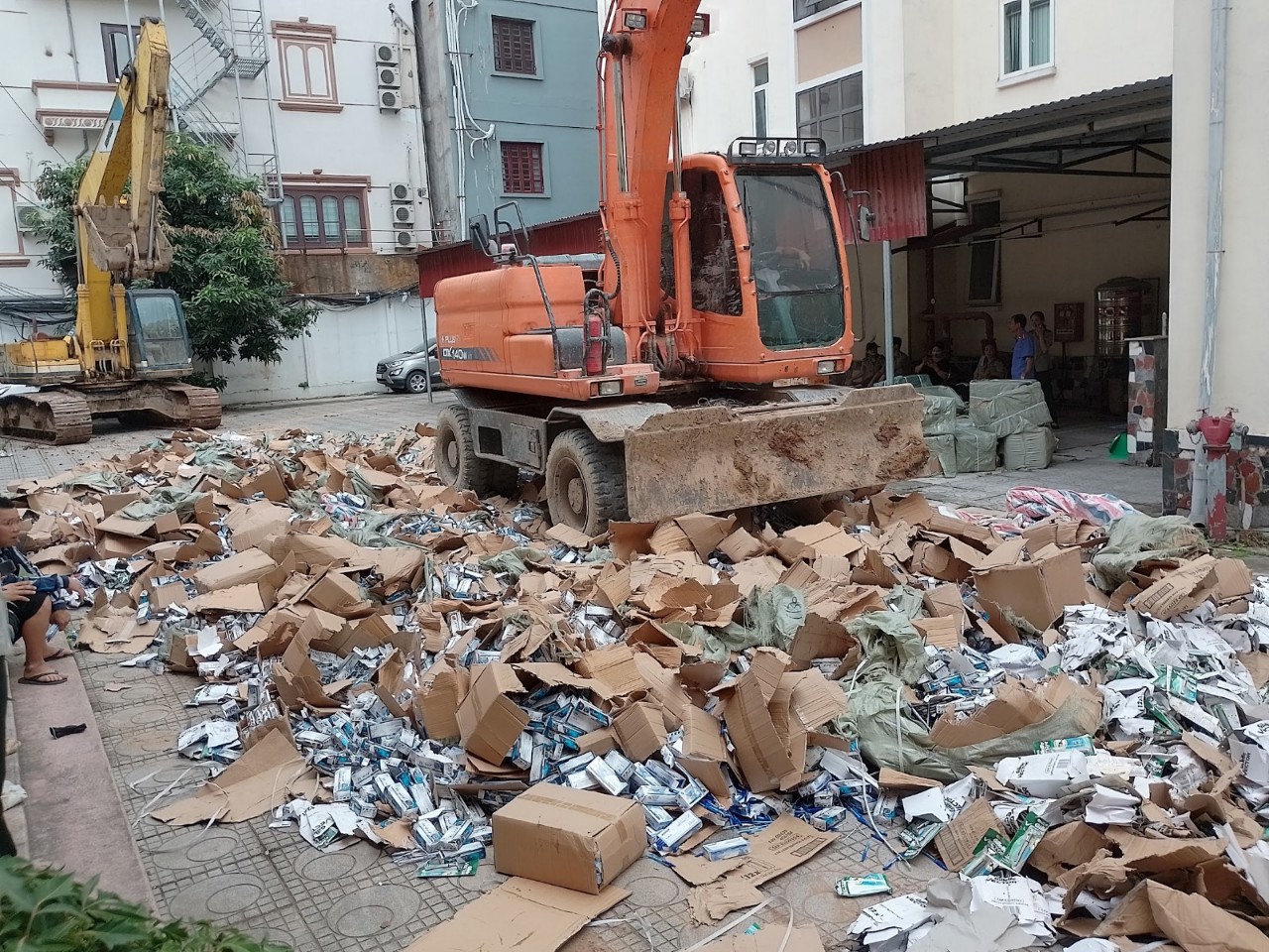 Ảnh cưỡng chế thi hành án dân sự