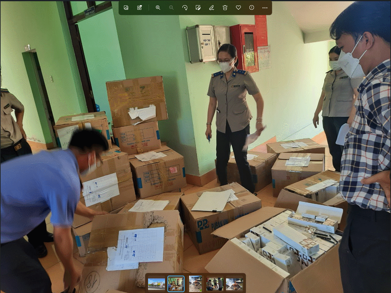 Chi cục Thi hành án dân sự thành phố Cam Ranh tổ chức tiêu hủy vật chứng là thuốc lá số lượng lớn