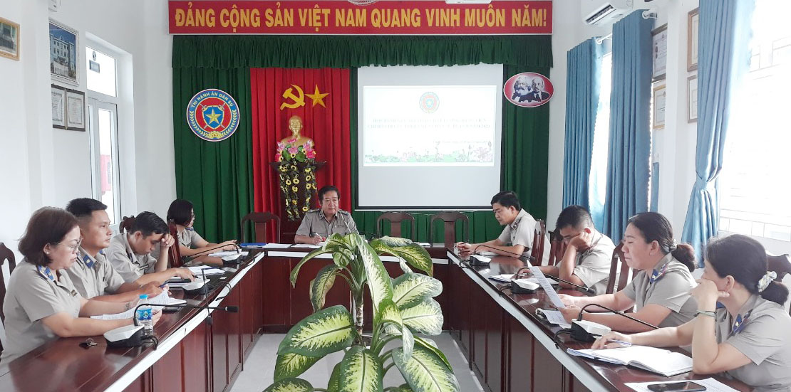 Chi bộ Chi cục Thi hành án dân sự huyện Châu Thành họp đánh giá chất lượng đảng viên năm 2023