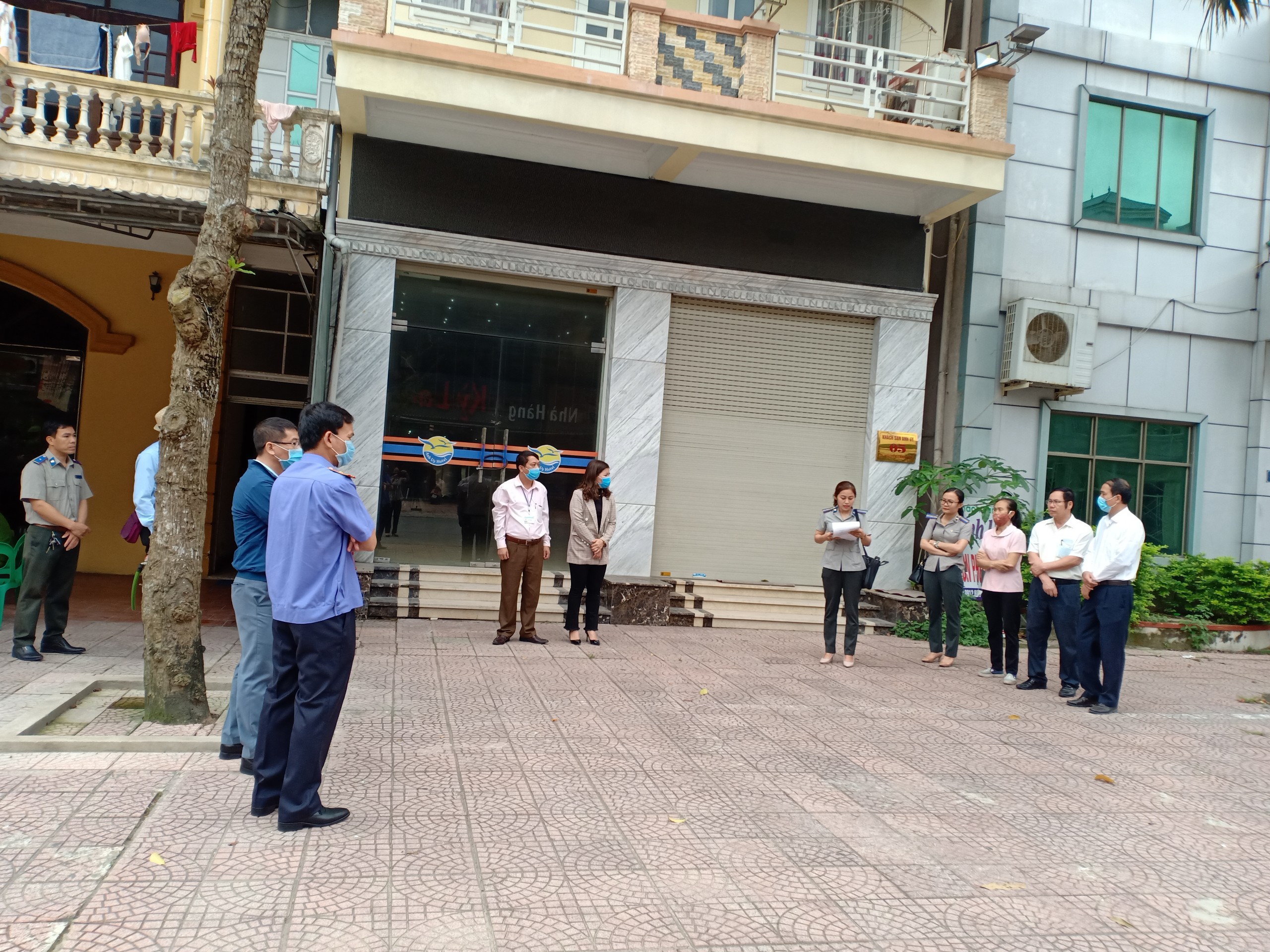 Chi cục thi hành án dân sự thị xã Cửa Lò tổ chức tiến hành cưỡng chế kê biên, xử lý quyền sử dụng thửa đất số 71, tờ bản đồ 09