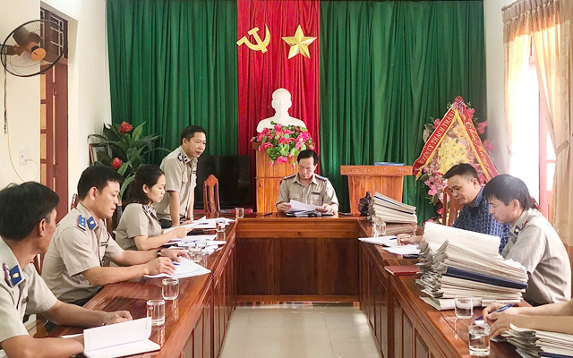 Cục trưởng Hoàng Văn Truyền làm việc tại Chi cục THADS Thạch Thành