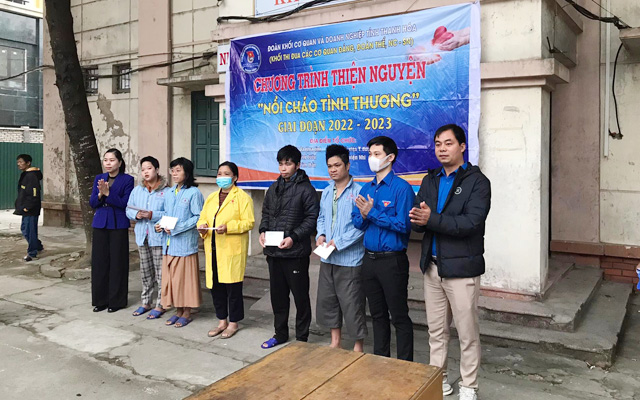 Chi đoàn Thanh niên Cục tham gia chương trình thiện nguyện "Nồi cháo tình thương"