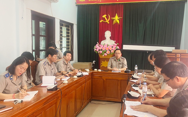 Cục trưởng Hoàng Văn Truyền làm việc tại Chi cục THADS thành phố Thanh Hóa