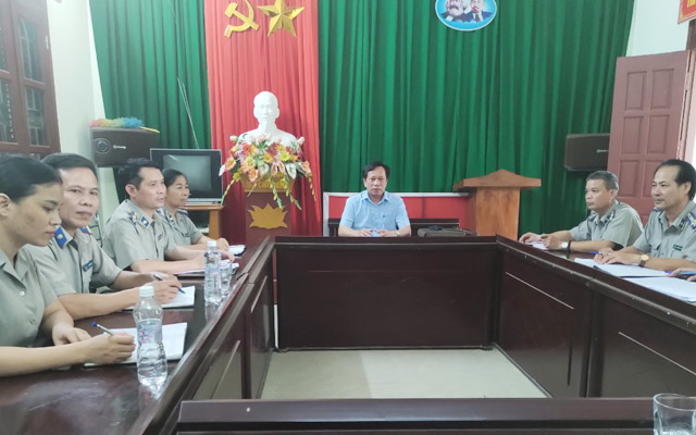 Cục trưởng Hoàng Văn Truyền làm việc tại Chi cục THADS huyện Ngọc Lặc