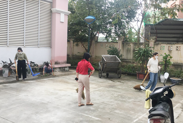 Lãnh đạo, cán bộ, công chức, người lao động Cục THADS tỉnh dọn dẹp, chỉnh trang khuôn viên cơ quan