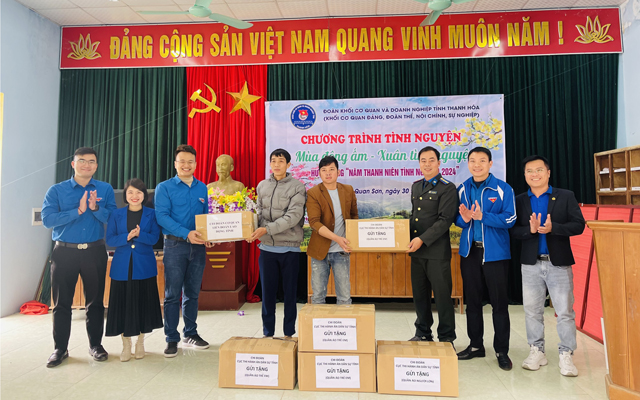 Chi đoàn THADS tỉnh tham gia chương trình "Mùa đông ấm - Xuân tình nguyện" tại xã Na Mèo, huyện Quan Sơn