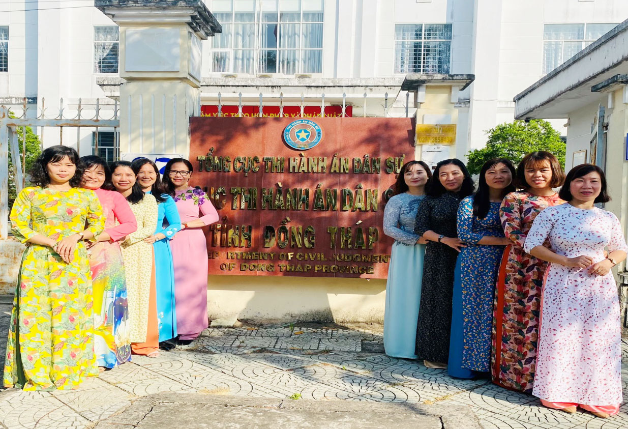 Công đoàn cơ sở Cục Thi hành án dân sự tỉnh Đồng Tháp tích cực hưởng ứng tham gia “Tuần lễ Áo dài” năm 2023.