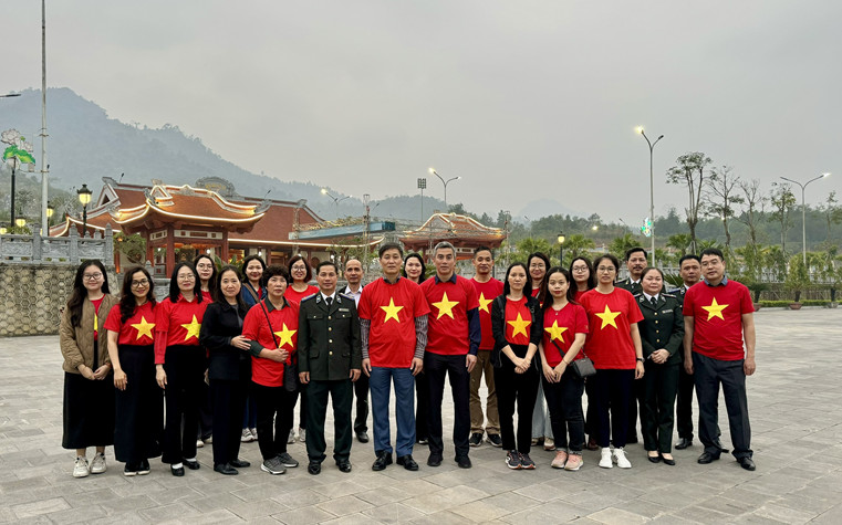 Chi bộ Vụ Pháp luật quốc tế về nguồn - Lũng Cú, Vị Xuyên - Địa chỉ đỏ trên miền biên ải