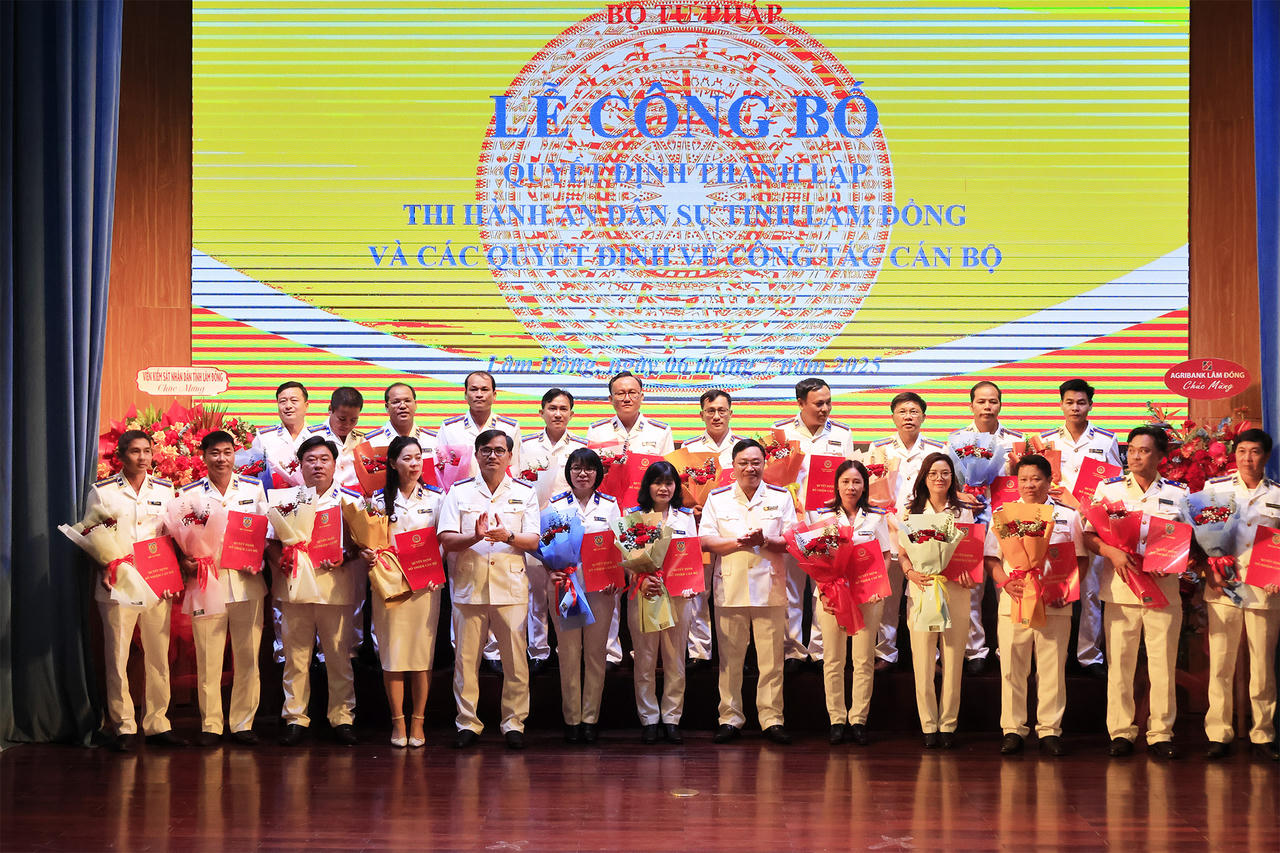 THADS Lâm Đồng trao quyết định bổ nhiệm Trưởng phòng.