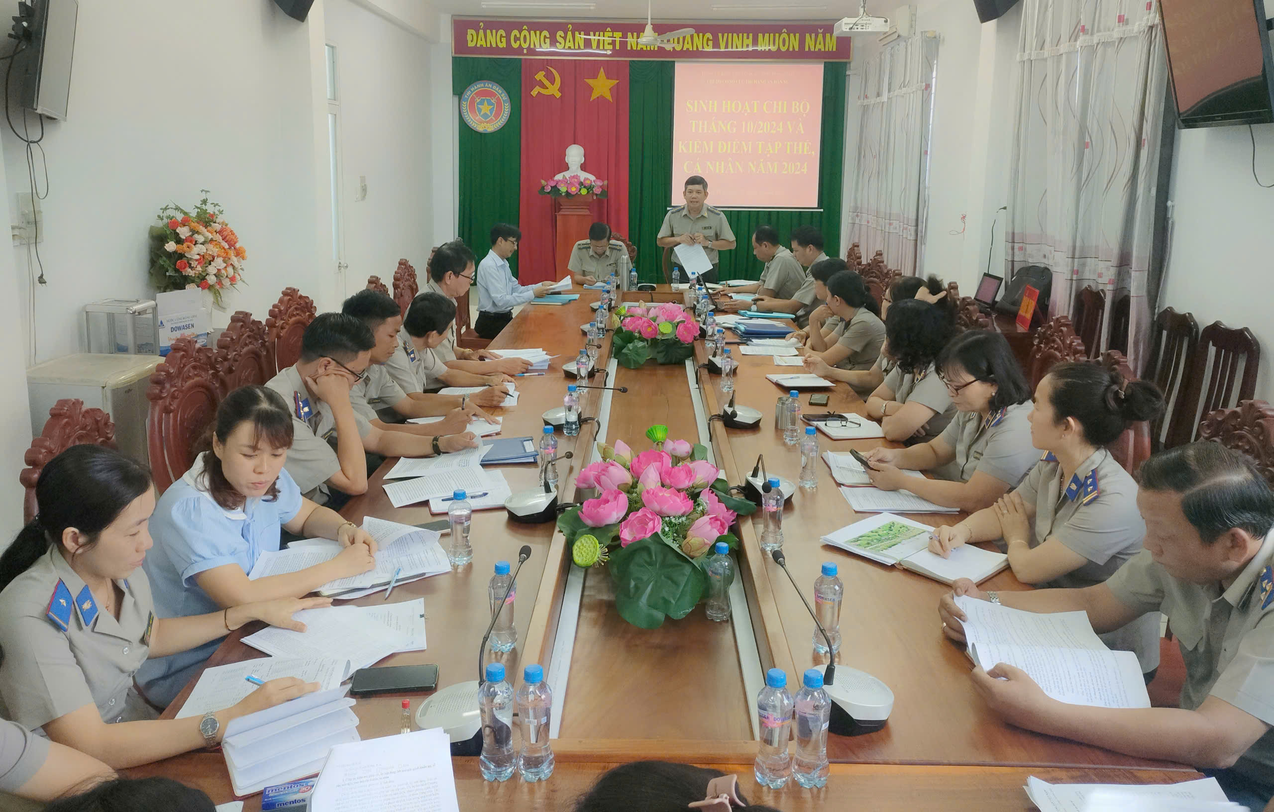 Chi bộ cơ sở Cục Thi hành án dân sự tỉnh Đồng Tháp tổ chức kiểm điểm, đánh giá, xếp loại chất lượng Chi bộ, đảng viên năm 2024