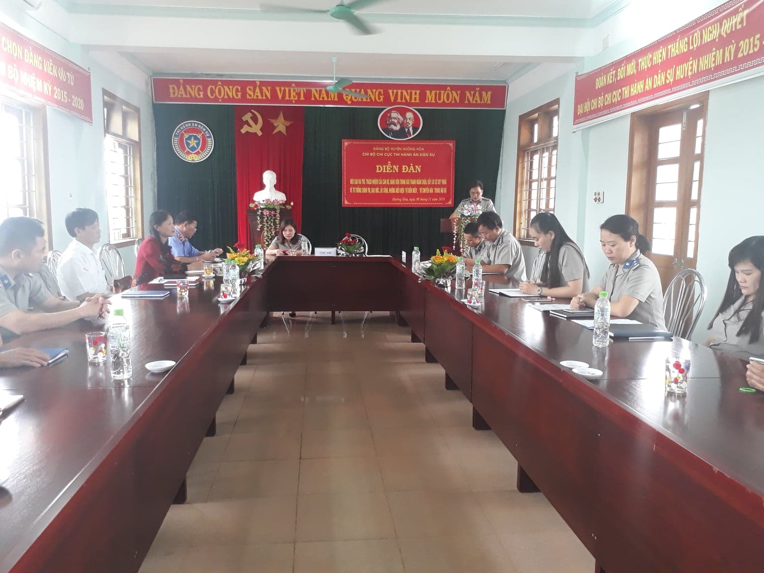 CHI BỘ CHI CỤC THI HÀNH ÁN DÂN SỰ HUYỆN HƯỚNG HÓA TỔ CHỨC DIỄN ĐÀN