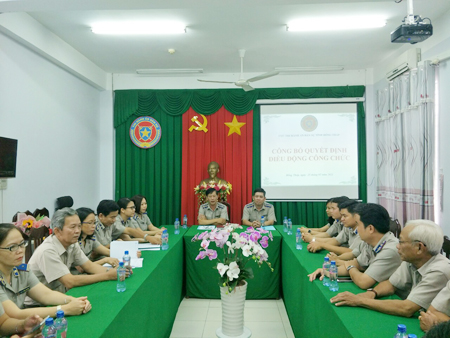 Cục Thi hành án dân sự tỉnh Đồng Tháp tổ chức công bố và trao quyết định điều động công chức