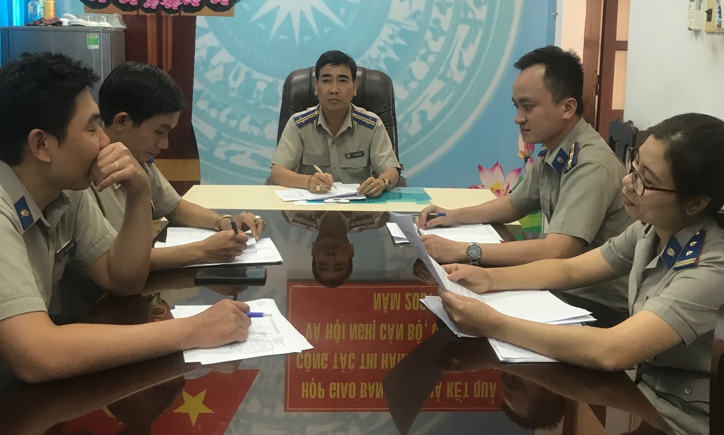 Chi cục Thi hành án dân sự huyện Diên Khánh giao ban công tác Quý I/2021 và tổ chức Hội nghị cán bộ, công chức năm 2021