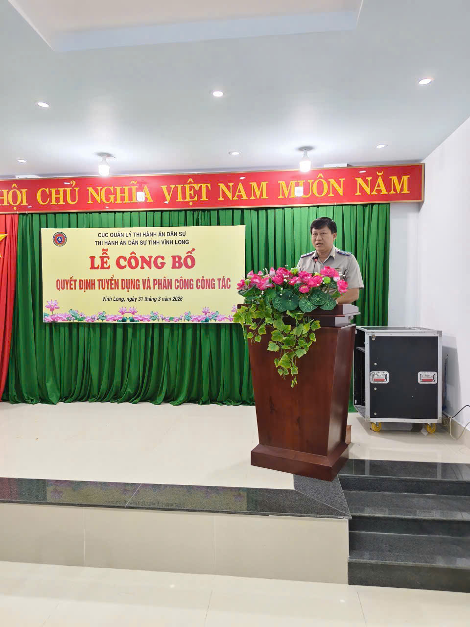 Thi hành án dân sự tỉnh Vĩnh Long tổ chức công bố và trao Quyết định tuyển dụng 74 công chức