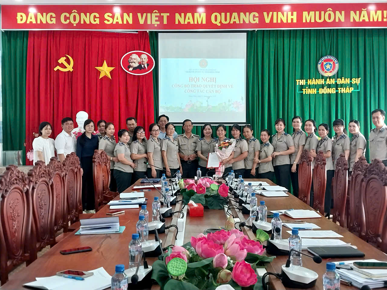 TRAO QUYẾT ĐỊNH BỔ NHIỆM PHÓ TRƯỞNG PHÒNG PHÒNG TÀI CHÍNH - KẾ TOÁN