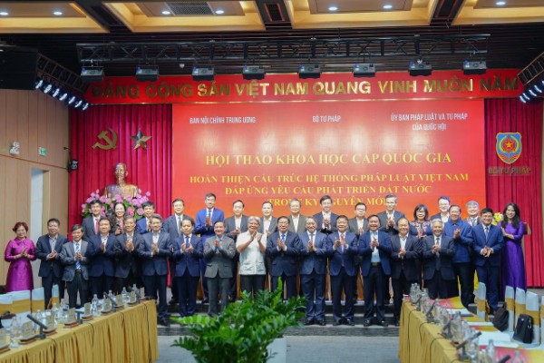 Đưa pháp luật thành lợi thế cạnh tranh, đáp ứng yêu cầu phát triển nhanh, bền vững đất nước