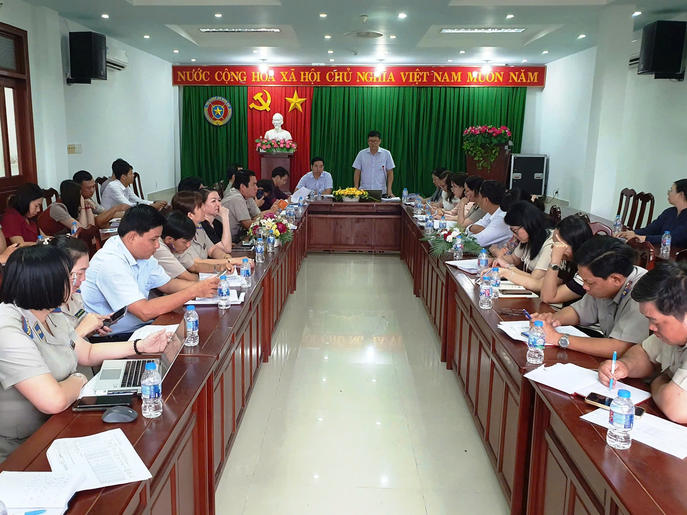Thi hành án dân sự tỉnh Vĩnh Long tổ chức Hội nghị cán bộ, công chức năm 2026