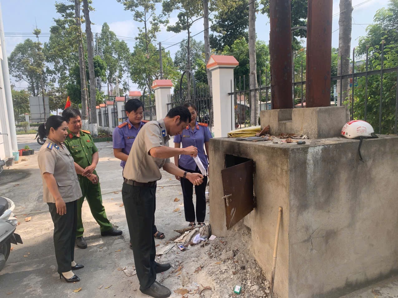 PHÒNG THADS KHU VỰC 12 – ĐỒNG THÁP TỔ CHỨC TIÊU HỦY VẬT CHỨNG LÀ CHẤT MA TÚY THEO BẢN ÁN ĐÃ CÓ HIỆU LỰC PHÁP LUẬT