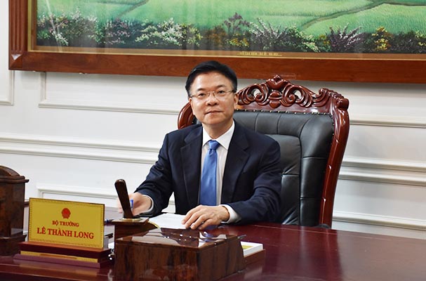 Thư chúc mừng của Bộ trưởng Bộ Tư pháp nhân dịp kỷ niệm 77 năm Ngày truyền thống Thi hành án dân sự (19/7/1946-19/7/2023) và 30 năm chuyển giao công tác thi hành án dân sự từ Tòa án sang cơ quan trực thuộc Chính phủ (1993-2023)