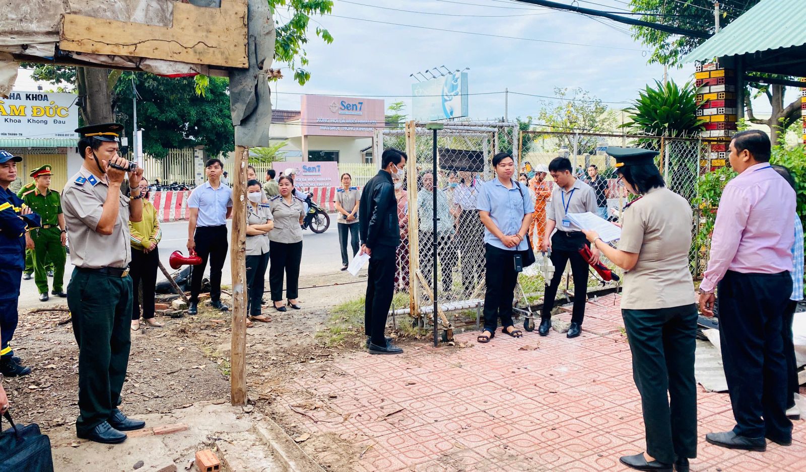 Ảnh đại diện Chi cục Thi hành án dân sự thành phố Tây Ninh tổ chức cưỡng chế chuyển giao quyền sử dụng đất để thi hành bản án tháng 12 năm 2024