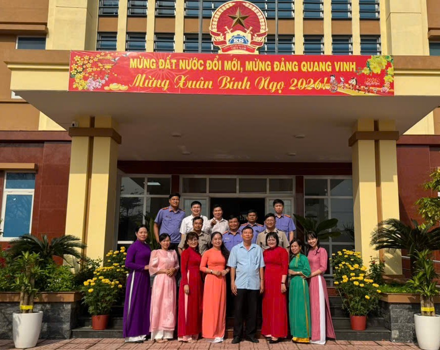 SÔI NỔI HOẠT ĐỘNG CHỤP ẢNH MỪNG ĐẢNG – MỪNG XUÂN BÍNH NGỌ 2026 GIỮA BA NGÀNH TƯ PHÁP KHU VỰC 11 – VĨNH LONG