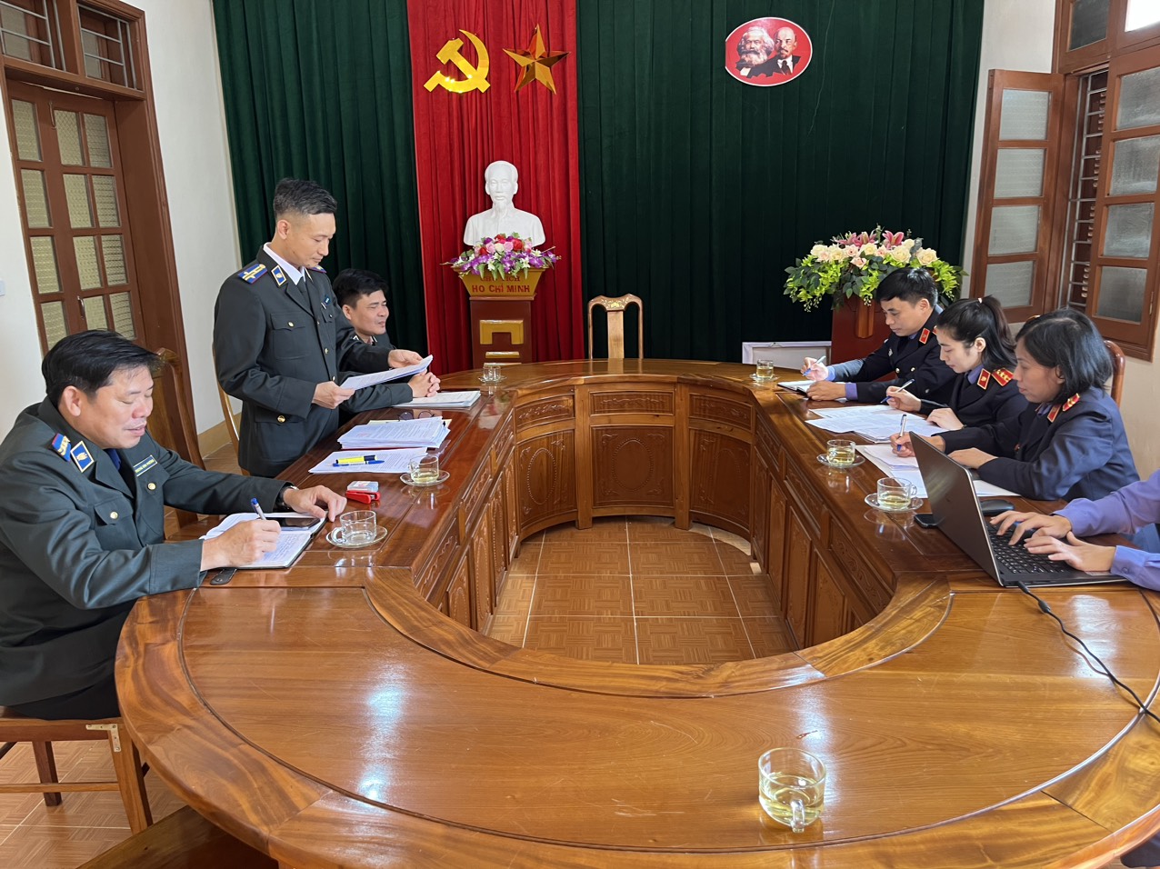 Viện kiểm sát nhân dân tỉnh Hà Tĩnh thực hiện việc phúc tra Kết luận kiểm sát trực tiếp năm 2023, tại Chi cục Thi hành án dân sự thị xã Hồng Lĩnh