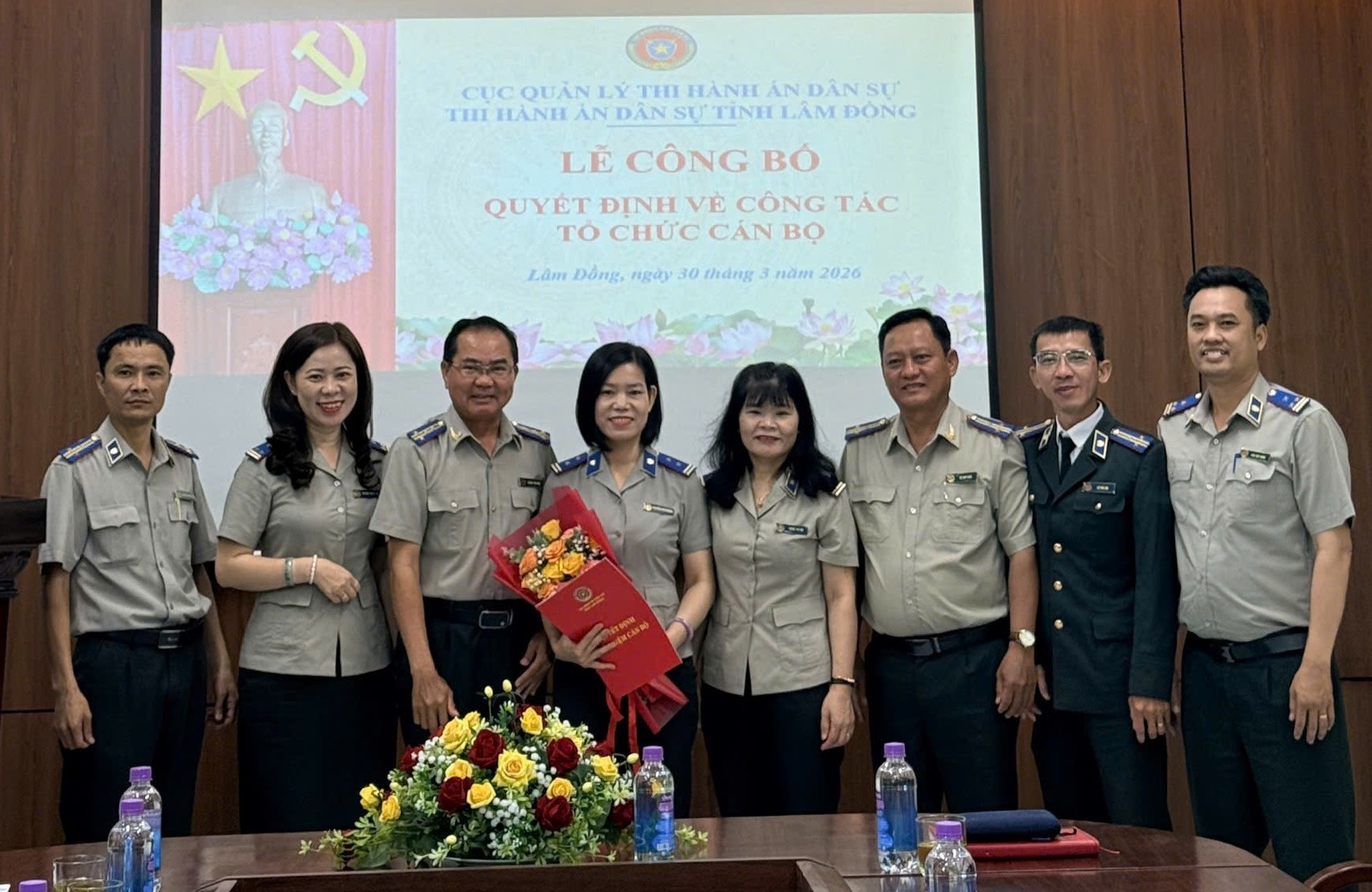 Trao Quyết định bổ nhiệm Phó Trưởng phòng Phòng Kiểm tra, giải quyết khiếu nại, tố cáo