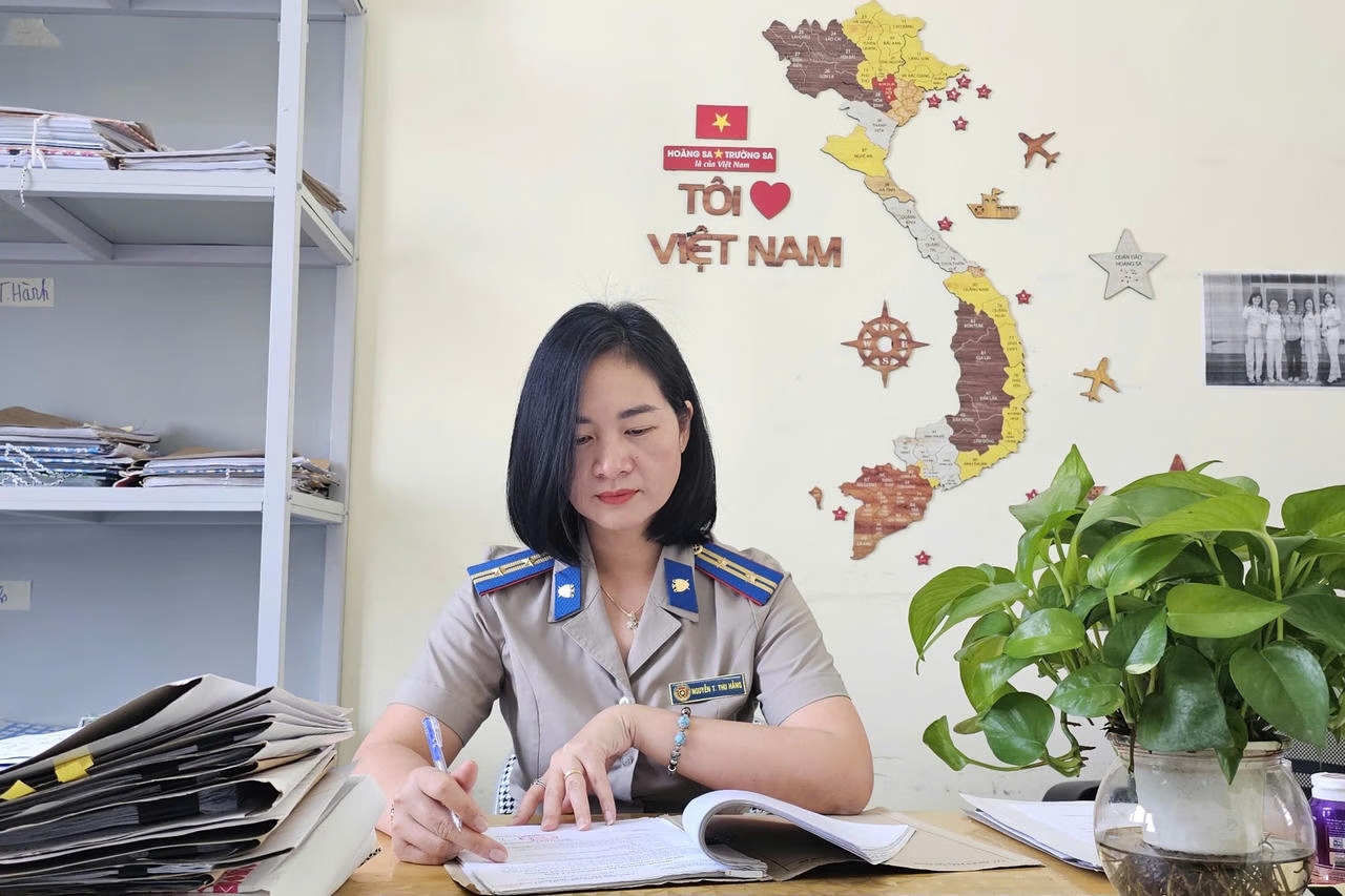 Ảnh đại diện “Bông hồng thép” đi qua bi kịch, giữ trọn lời thề với nghề