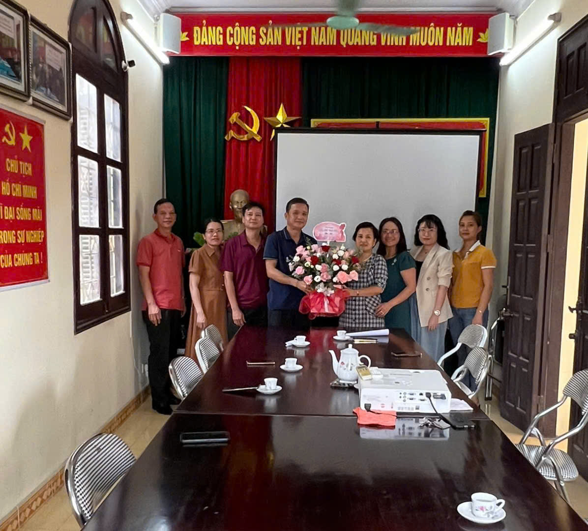 Ảnh đại diện Chi cục Thi hành án dân sự huyện Gia Lộc gặp mặt nữ công chức, người lao động nhân dịp kỷ niệm 94 năm Ngày thành lập Hội liên hiệp phụ nữ Việt Nam.