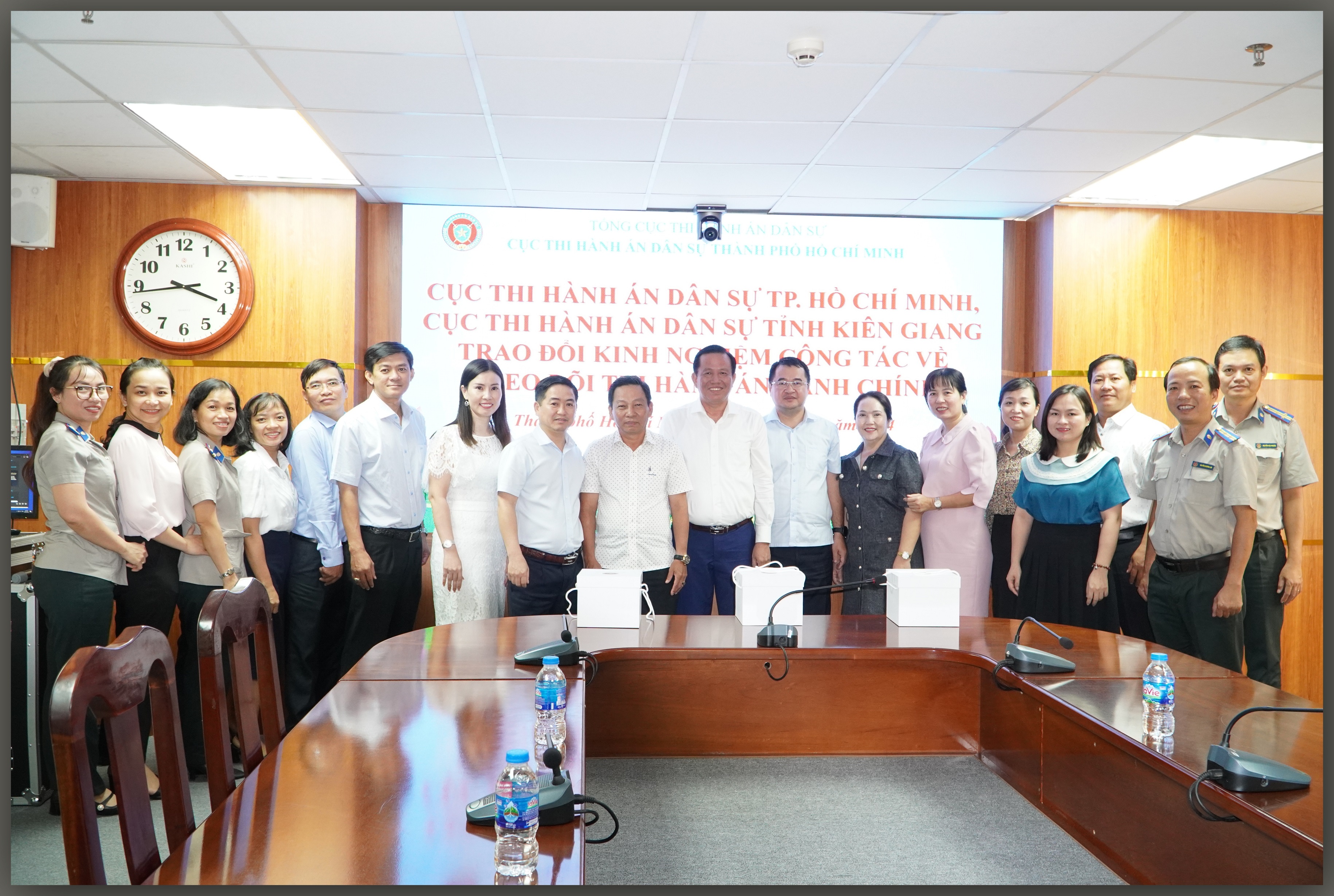 ĐOÀN CỤC THADS TỈNH KIÊN GIANG THĂM HỌC TẬP KINH NGHIỆM VỀ ÁN HÀNH CHÍNH