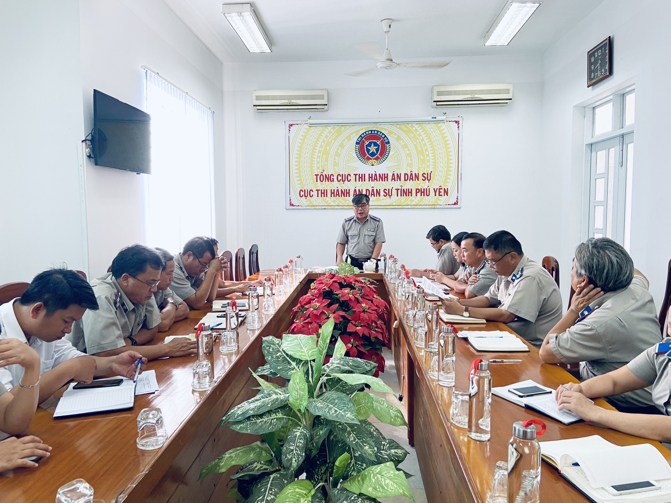 Cục Thi hành án dân sự tỉnh Phú Yên tổ chức nghiên cứu, học tập, quán triệt Nghị quyết Đại hội đại biểu toàn quốc lần thứ XIII của Đảng.