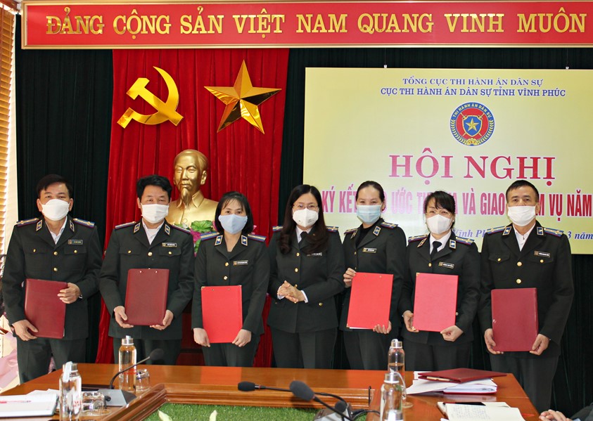 Quyết định tạm giao chỉ tiêu nhiệm vụ thi hành án dân sự theo dõi hành án chính cho các cơ quan thi hành án dân sự