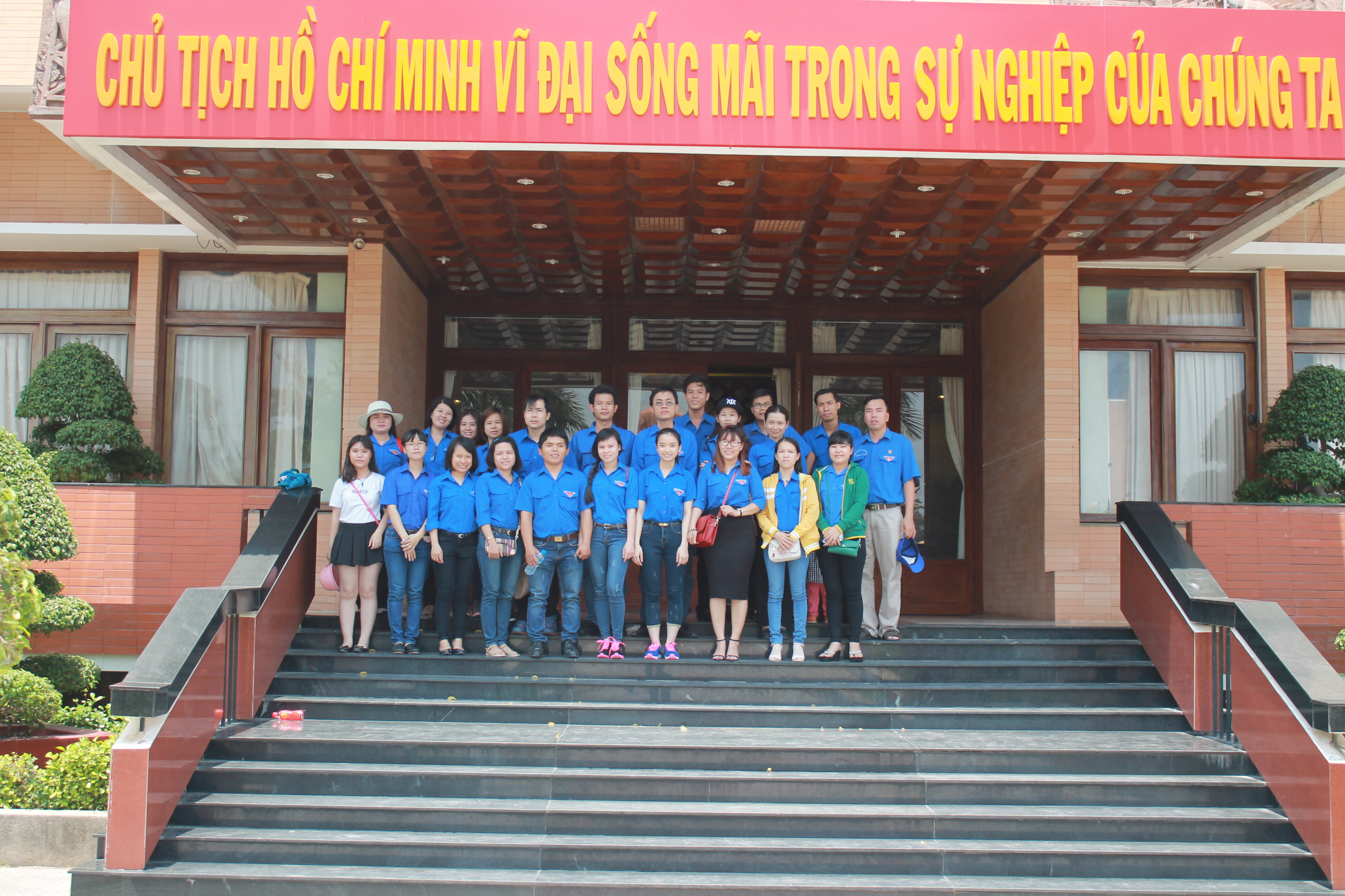 Ảnh đại diện Nhằm hướng tới kỷ niệm ngày thành lập Đoàn thanh niên cộng sản Hồ Chí Minh, kỷ niệm ngày giải phóng miền nam 30 tháng 4, ngày sinh của Chủ tịch Hồ Chí Minh và các hoạt động kỷ niệm 70 năm ngày thành lập Ngành thi hành án dân sự (19/7/1946-19/7/2016)