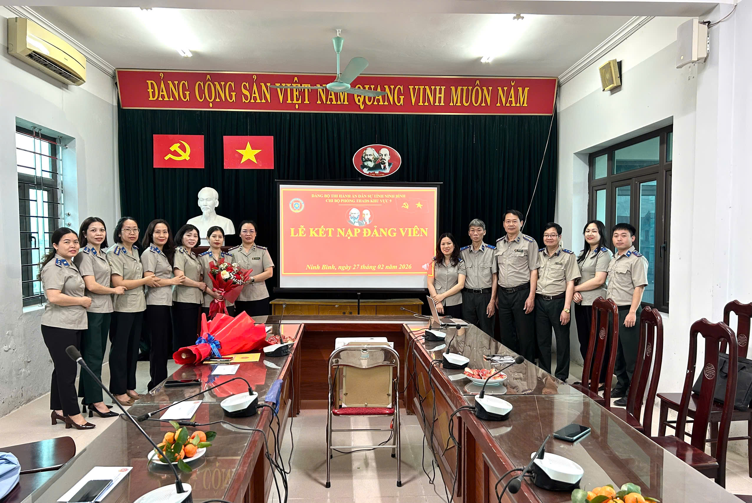 Ảnh đại diện Chi bộ Phòng Thi hành án dân sự Khu vực 9 tổ chức Lễ kết nạp đảng viên mới