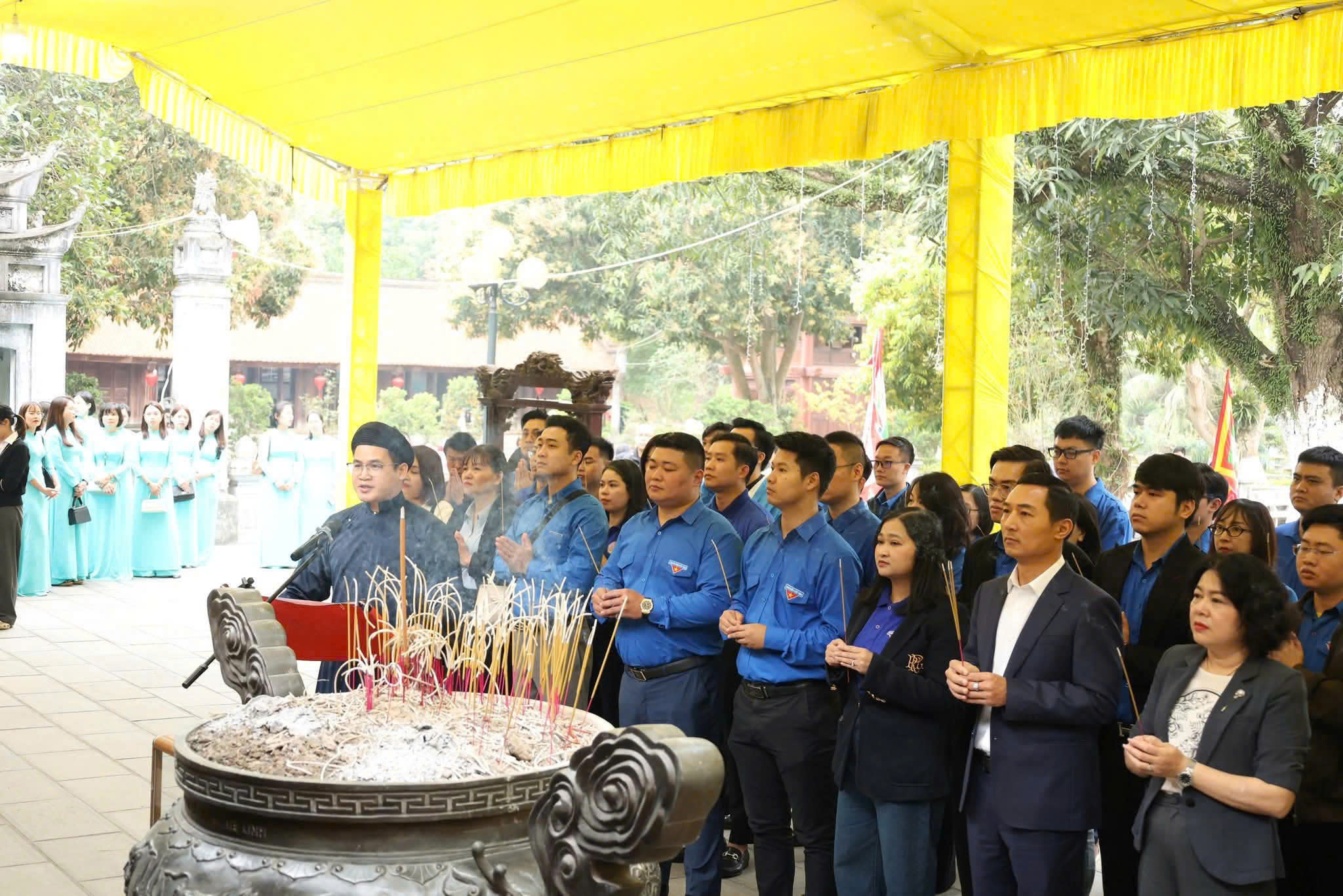 Đoàn Thanh niên Thi hành án dân sự thành phố Hà Nội tham gia hoạt động về nguồn, dâng hương và hưởng ứng “Tết trồng cây đời đời nhớ ơn Bác Hồ”