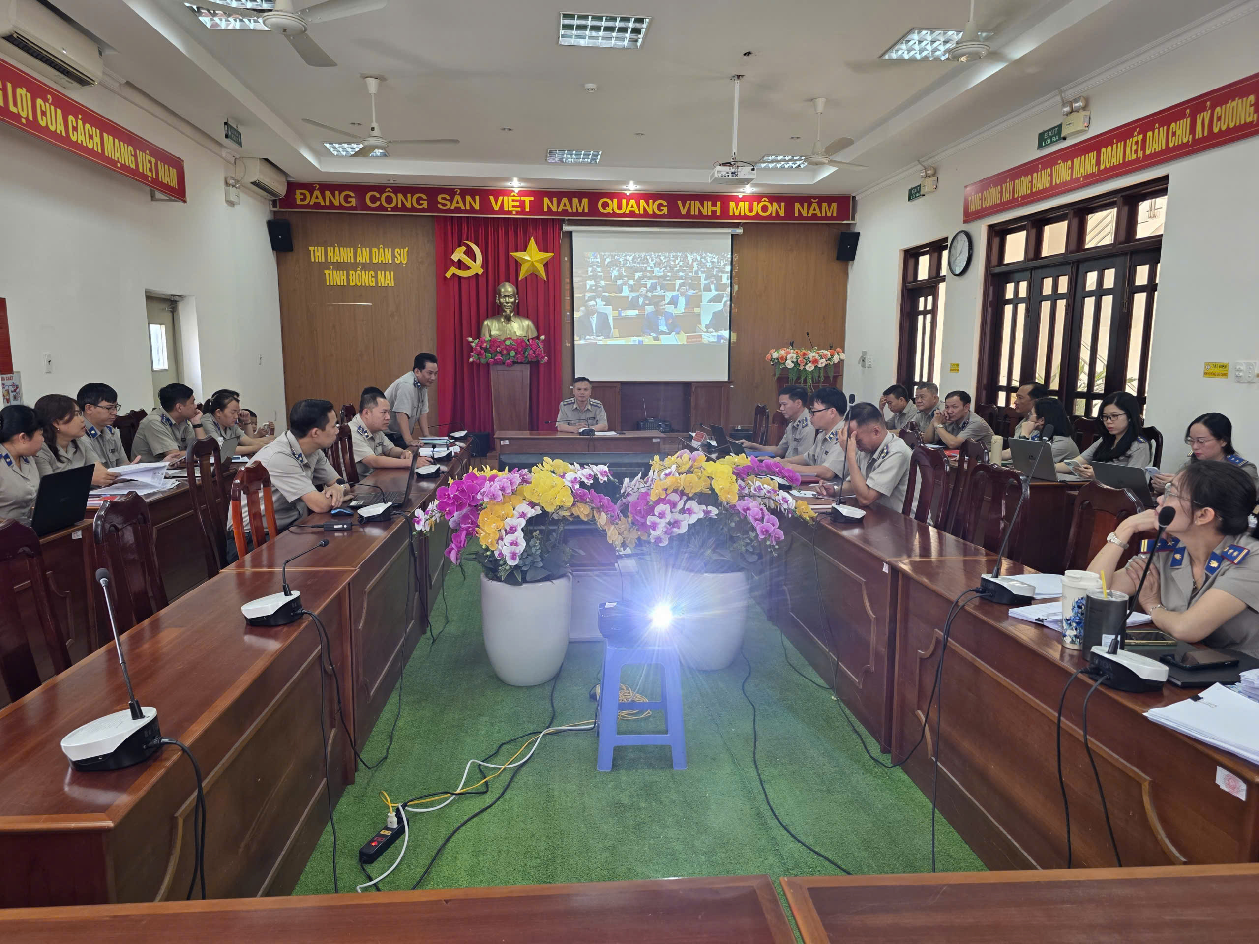 Thi hành án dân sự tỉnh Đồng Nai tham gia học tập, quán triệt Nghị quyết số 79-NQ/TW và 80-NQ/TW của Bộ Chính trị